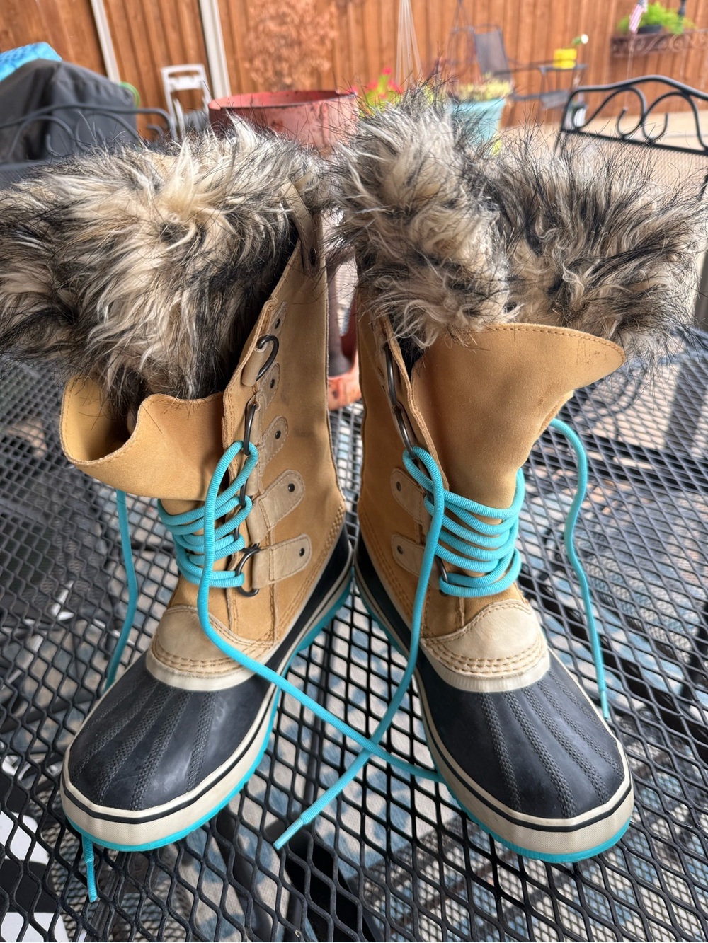 Sorel Women’s Tan & Black Faux-Fur Winter Boots with Turquoise size 8